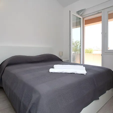 Apartment Kraljicina Plaza Nin