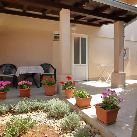 Kraljicina Plaza * Nin