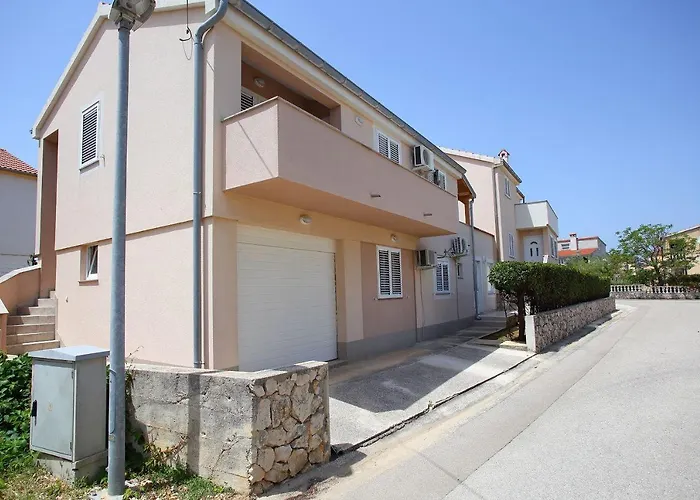 Kraljicina Plaza * Nin